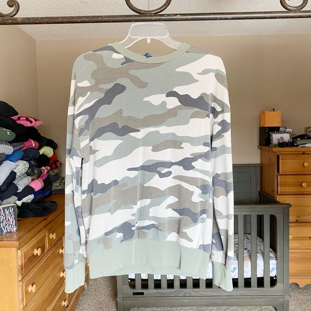 H&M Divided Camo long sleeve tee